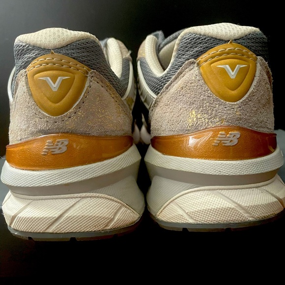 Women’s/ Kids New Balance Gray Sneakers - Picture 4 of 4